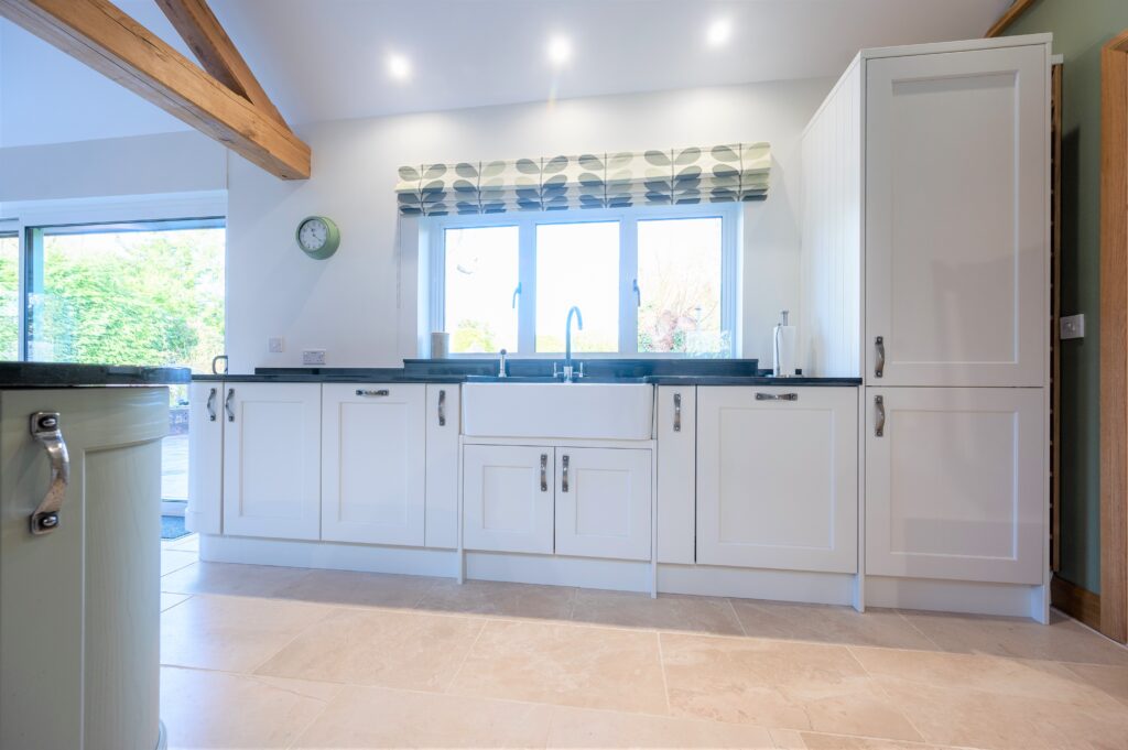 005 Diss Traditional Kitchen