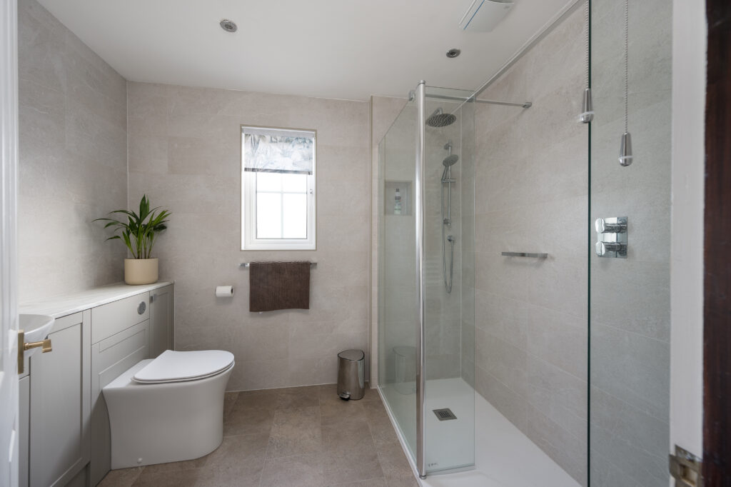 Gillingham Luxury4